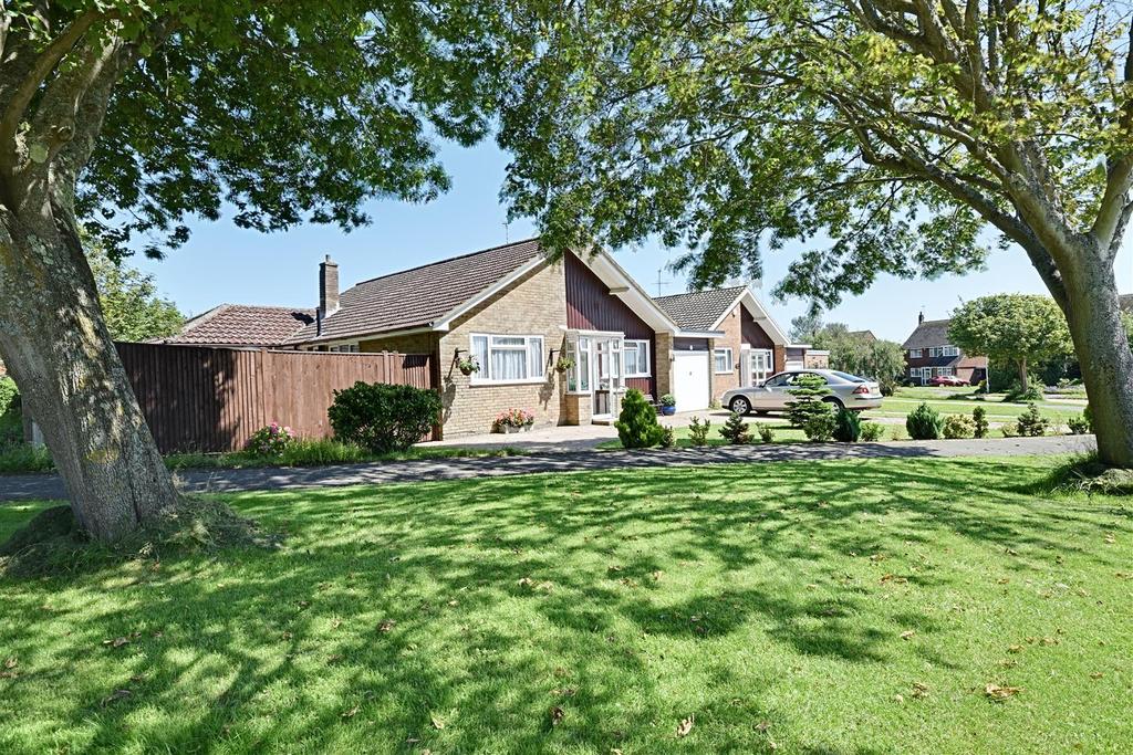 Crofton Park Avenue, BexhillOnSea 3 bed detached bungalow £479,950