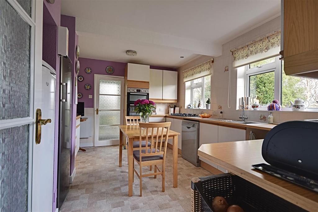 Crofton Park Avenue, BexhillOnSea 3 bed detached bungalow £479,950