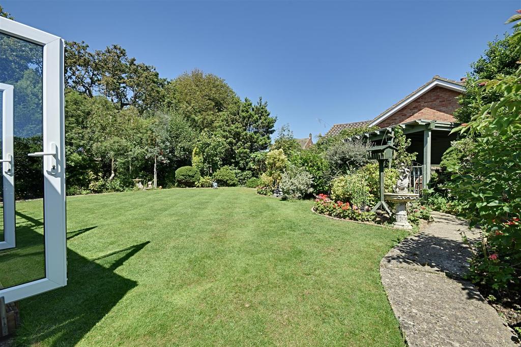 Crofton Park Avenue, BexhillOnSea 3 bed detached bungalow £479,950