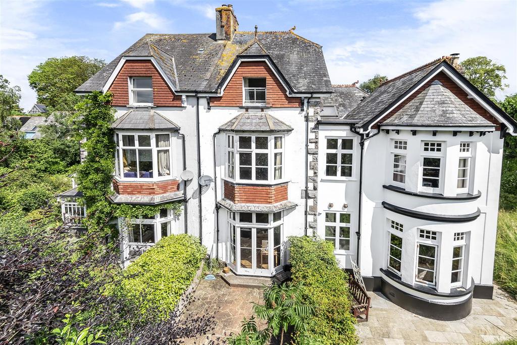 Jubilee Road, Totnes 3 bed terraced house £600,000