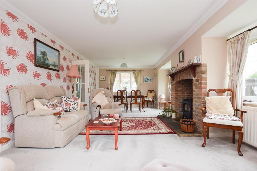 Sea Road, Winchelsea Beach, Winchelsea 4 bed detached bungalow £430,000
