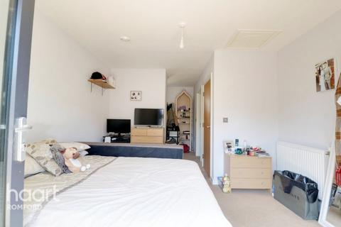 28, Vestry Court, 2 Bournebrook Grove, Romford, RM7 0GX