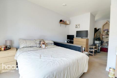 28, Vestry Court, 2 Bournebrook Grove, Romford, RM7 0GX