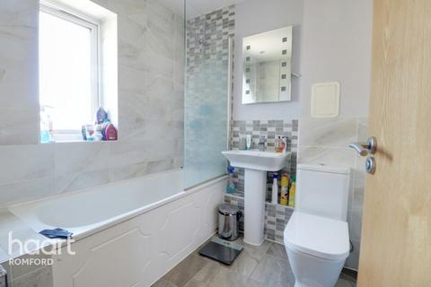 28, Vestry Court, 2 Bournebrook Grove, Romford, RM7 0GX