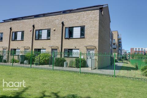 28, Vestry Court, 2 Bournebrook Grove, Romford, RM7 0GX