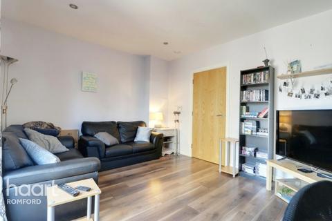 28, Vestry Court, 2 Bournebrook Grove, Romford, RM7 0GX