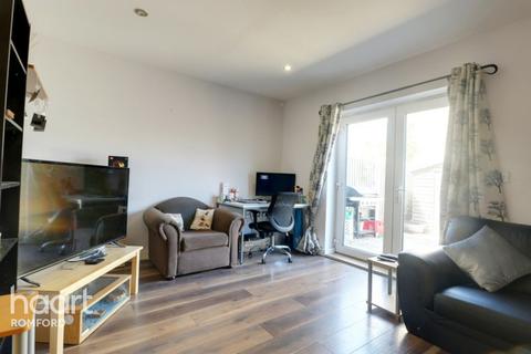28, Vestry Court, 2 Bournebrook Grove, Romford, RM7 0GX
