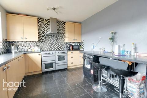 104 Great Cullings, Rush Green, Romford, RM7 0YL