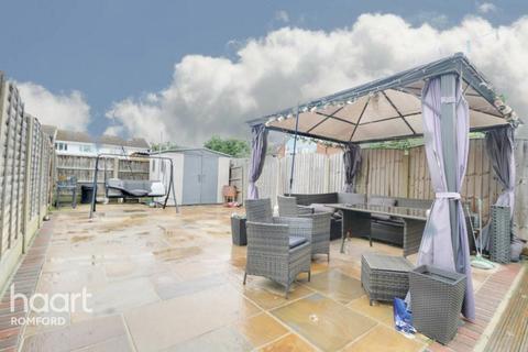 104 Great Cullings, Rush Green, Romford, RM7 0YL