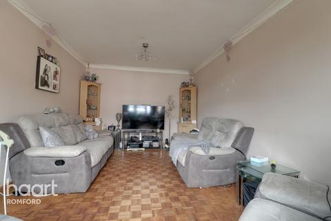 104 Great Cullings, Rush Green, Romford, RM7 0YL