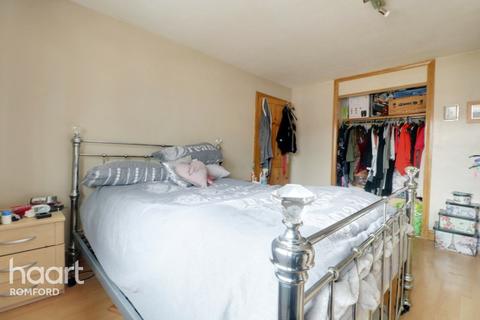 104 Great Cullings, Rush Green, Romford, RM7 0YL