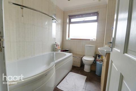 104 Great Cullings, Rush Green, Romford, RM7 0YL