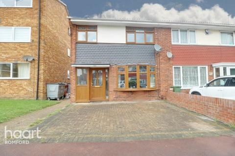 104 Great Cullings, Rush Green, Romford, RM7 0YL