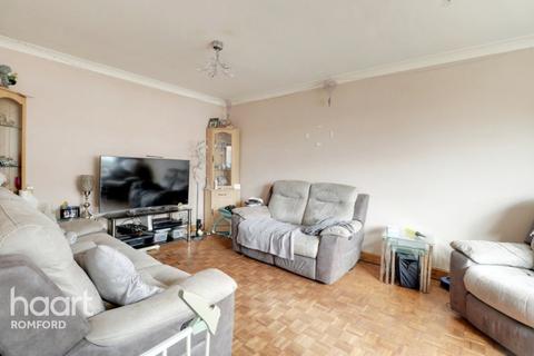 104 Great Cullings, Rush Green, Romford, RM7 0YL