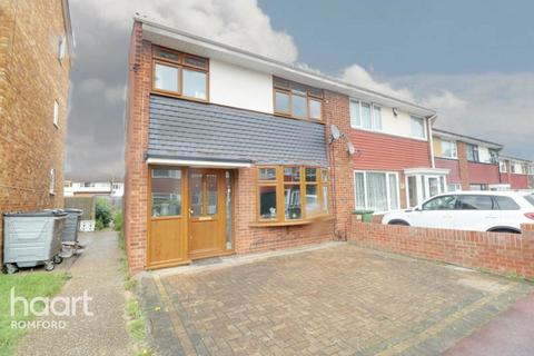 104 Great Cullings, Rush Green, Romford, RM7 0YL