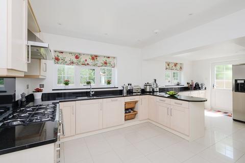 242a Brooklands Road, Weybridge, KT13 0RD