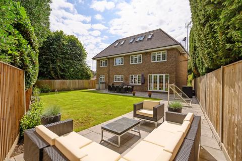 242a Brooklands Road, Weybridge, KT13 0RD