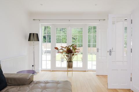 242a Brooklands Road, Weybridge, KT13 0RD