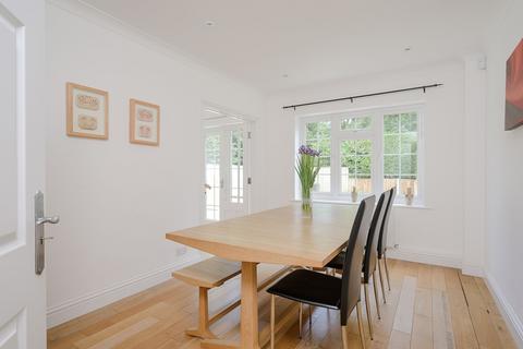242a Brooklands Road, Weybridge, KT13 0RD