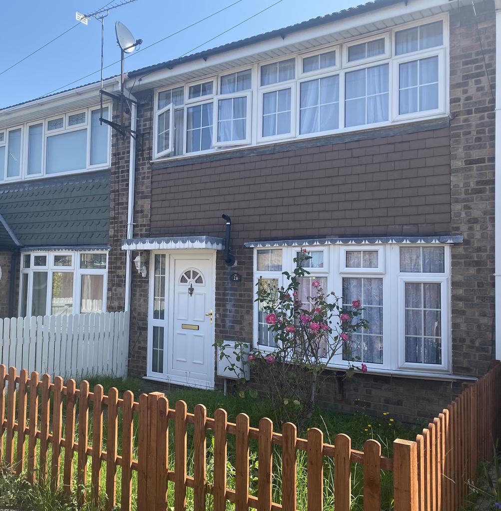 Calder, East Tilbury RM18 3 bed house £1,250 pcm (£288 pw)