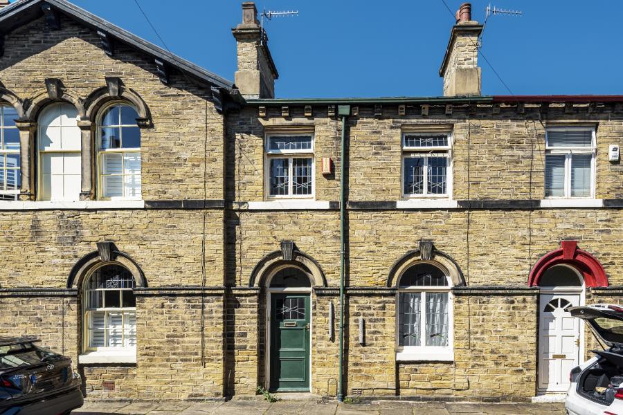 Dove Street, Saltaire, BD18 3EY 3 bed terraced house for sale £195,000
