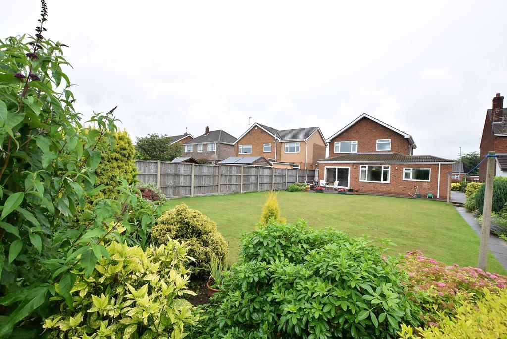 West Common Gardens, Scunthorpe, DN17... 3 bed detached house £300,000