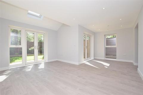 141 Warren Drive, Crawley, RH11 0DH