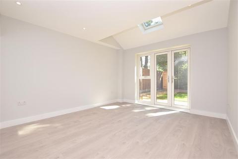 141 Warren Drive, Crawley, RH11 0DH