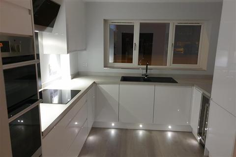 141 Warren Drive, Crawley, RH11 0DH