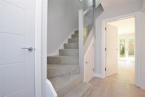141 Warren Drive, Crawley, RH11 0DH