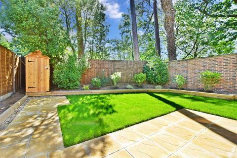 141 Warren Drive, Crawley, RH11 0DH