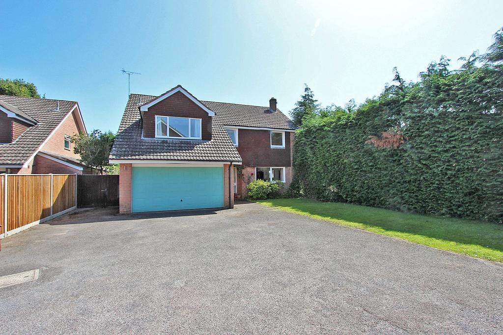 New Forest Drive, Brockenhurst, SO42 4 bed detached house £860,000