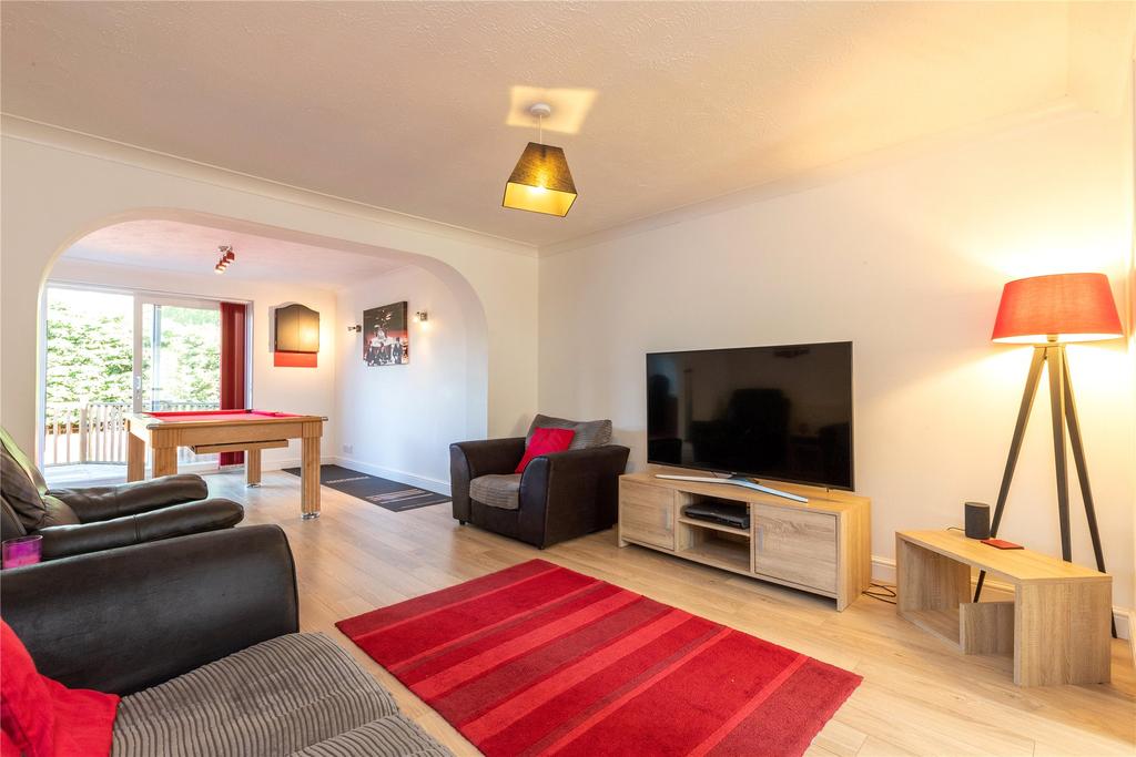 Sparrow Close, Wokingham, Berkshire, RG41 2 bed semidetached house £