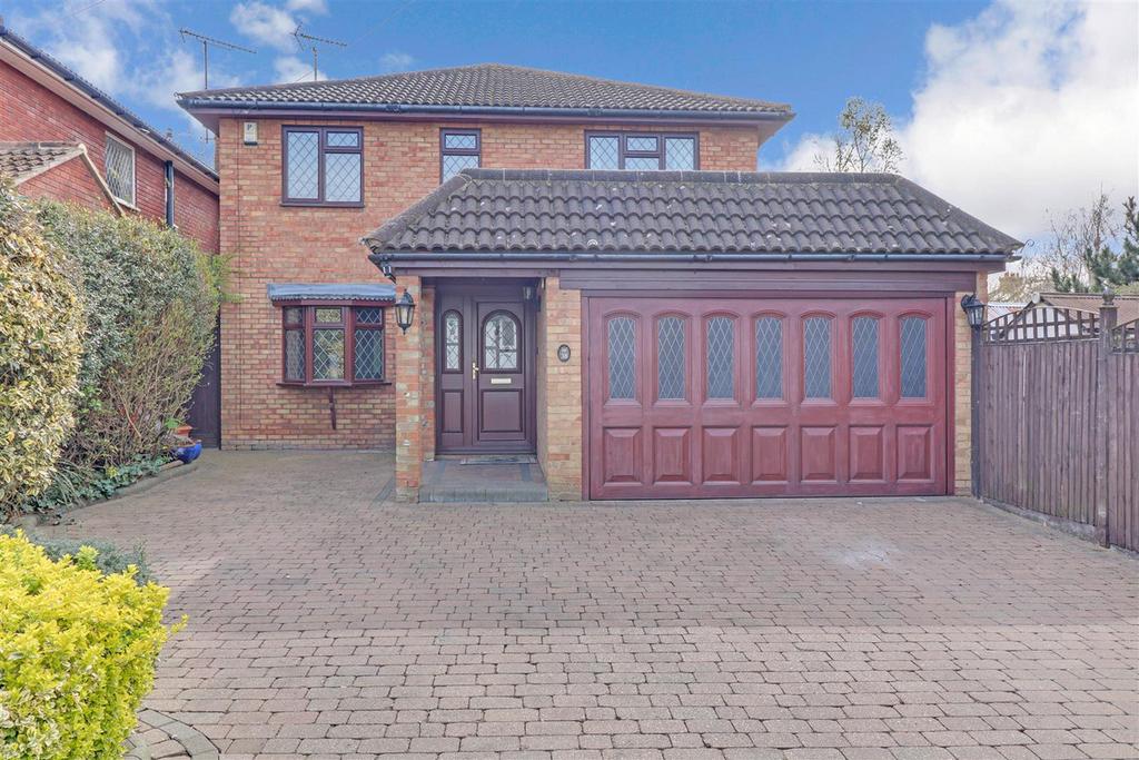 Sandhill Road, Leighonsea, SS9 4 bed detached house £550,000