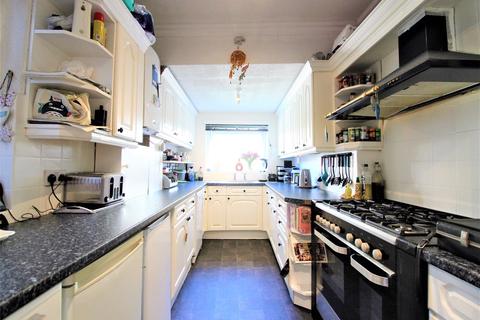 19 Fernbank Crescent, Folkestone, CT19 5SF