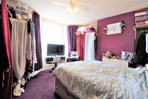 19 Fernbank Crescent, Folkestone, CT19 5SF