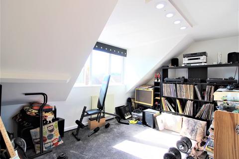 19 Fernbank Crescent, Folkestone, CT19 5SF