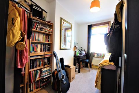 19 Fernbank Crescent, Folkestone, CT19 5SF