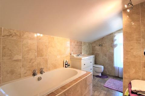19 Fernbank Crescent, Folkestone, CT19 5SF