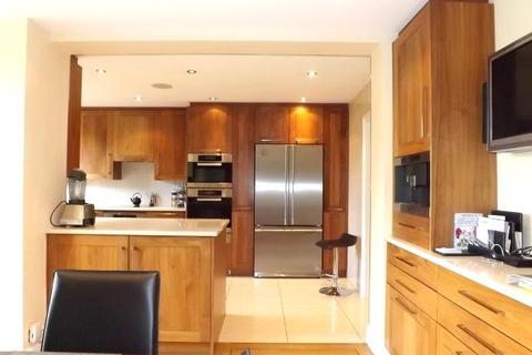 39 Broadfields Avenue, Edgware, HA8 8PF