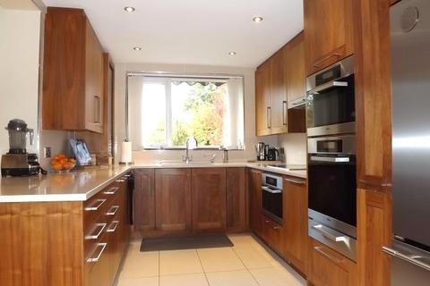 39 Broadfields Avenue, Edgware, HA8 8PF