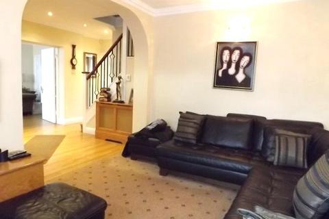 39 Broadfields Avenue, Edgware, HA8 8PF