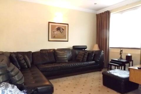39 Broadfields Avenue, Edgware, HA8 8PF
