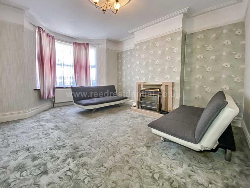 Inverness Avenue, Westcliff On Sea 3 bed house £1,200 pcm (£277 pw)