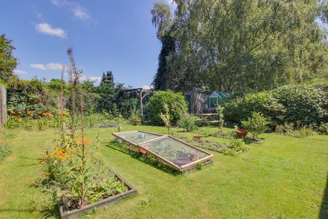 8 Penistone Close, Southampton, SO19 9HS