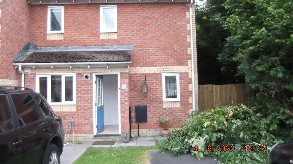 LARCH DRIVE, CROSS INN, LLANTRISANT CF72 2 bed semidetached house £