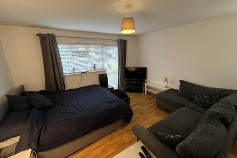 1 bedroom in a flat share to rent - Wrigley Close, The Avenue, E4
