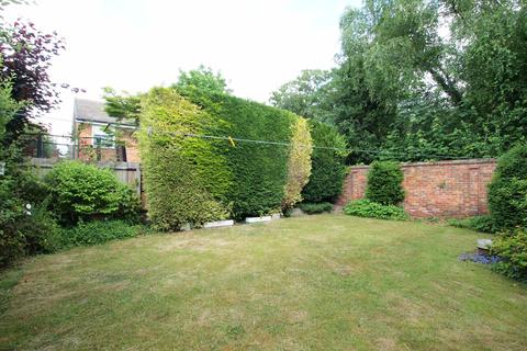 15 Downs Hill Road, Epsom, KT18 5HW