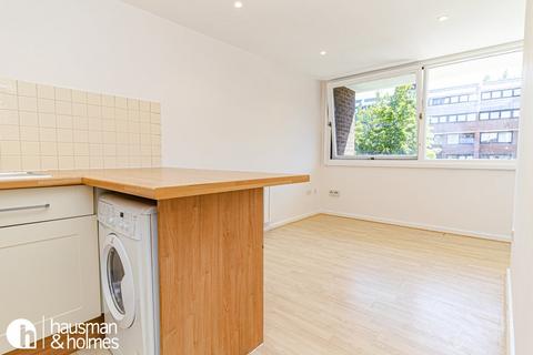1 bedroom flat to rent, Britten Close, Golders Green