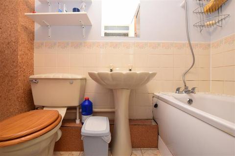 145 Estcots Drive, East Grinstead, RH19 3YP